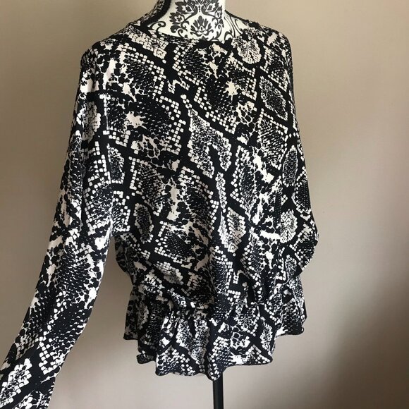 Willow Drive Peplum Top - Size Medium - Black White Snakeskin Reptile Print - Picture 2 of 6